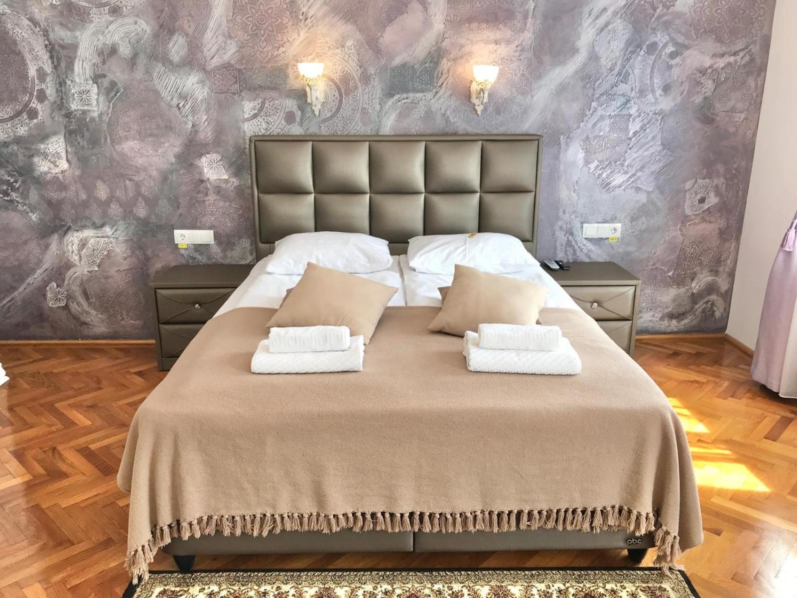 Residence Piata Armelor Sibiu Eksteriør billede