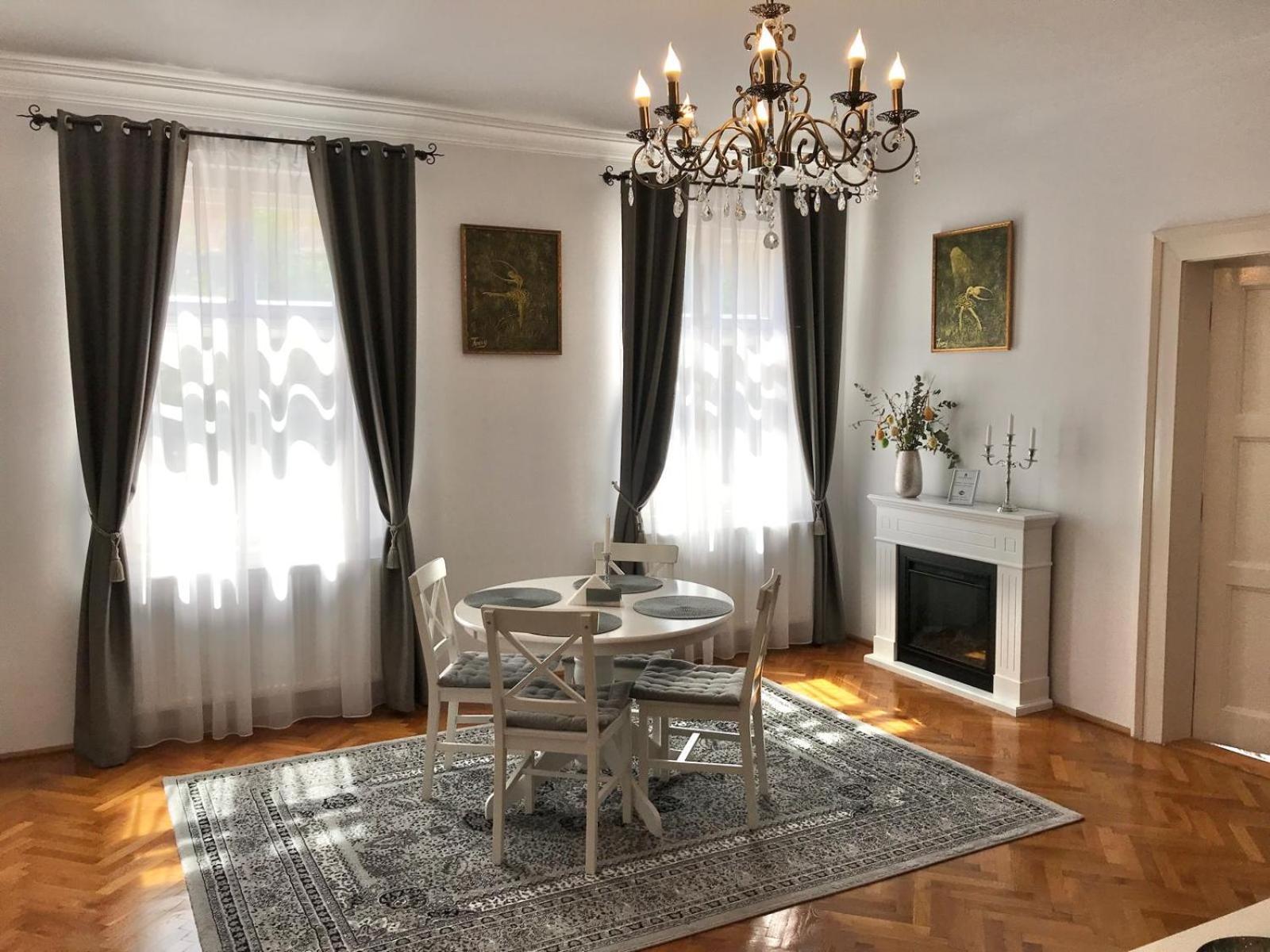 Residence Piata Armelor Sibiu Eksteriør billede